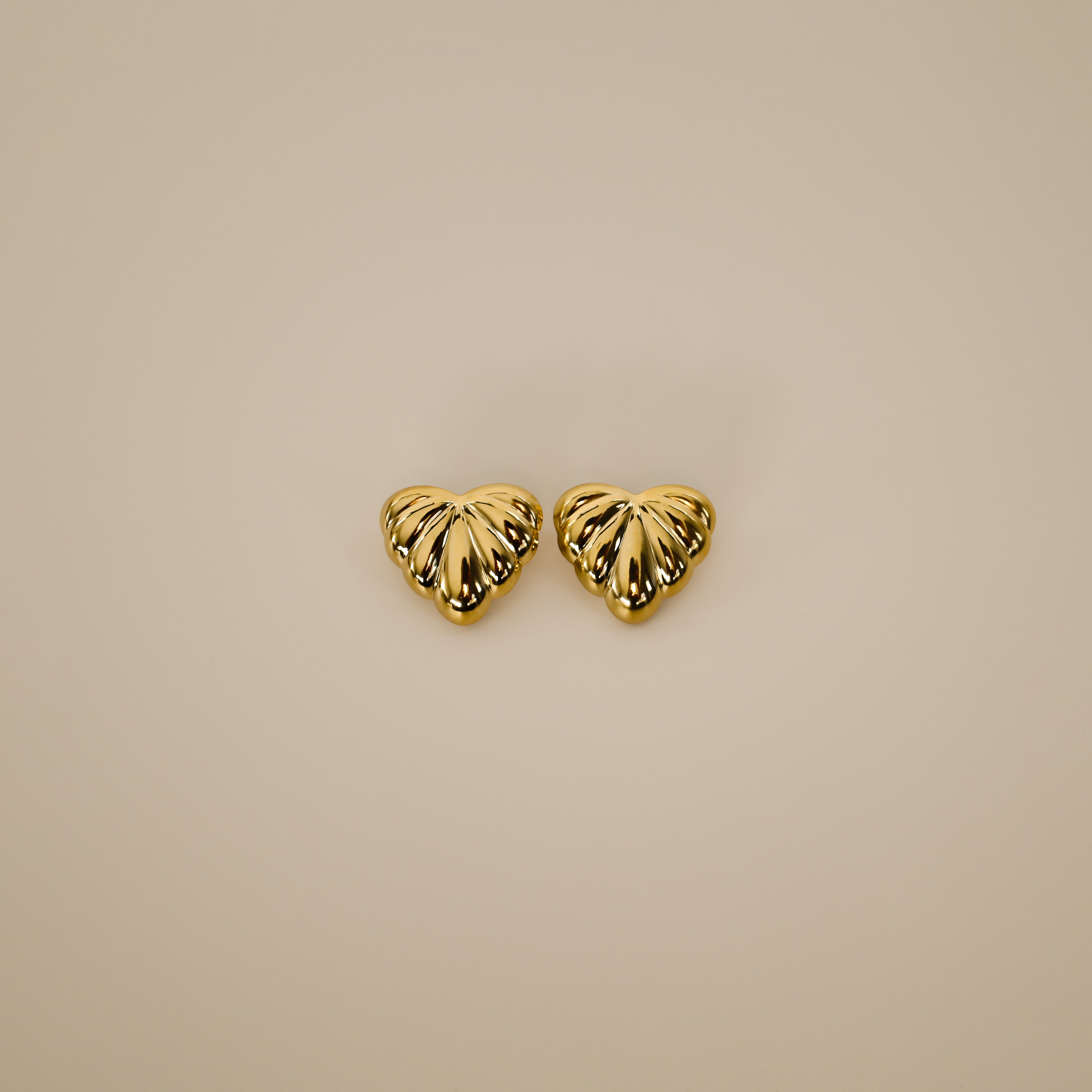 elisma earrings, gold heart-shaped design and thick ribbed detailing