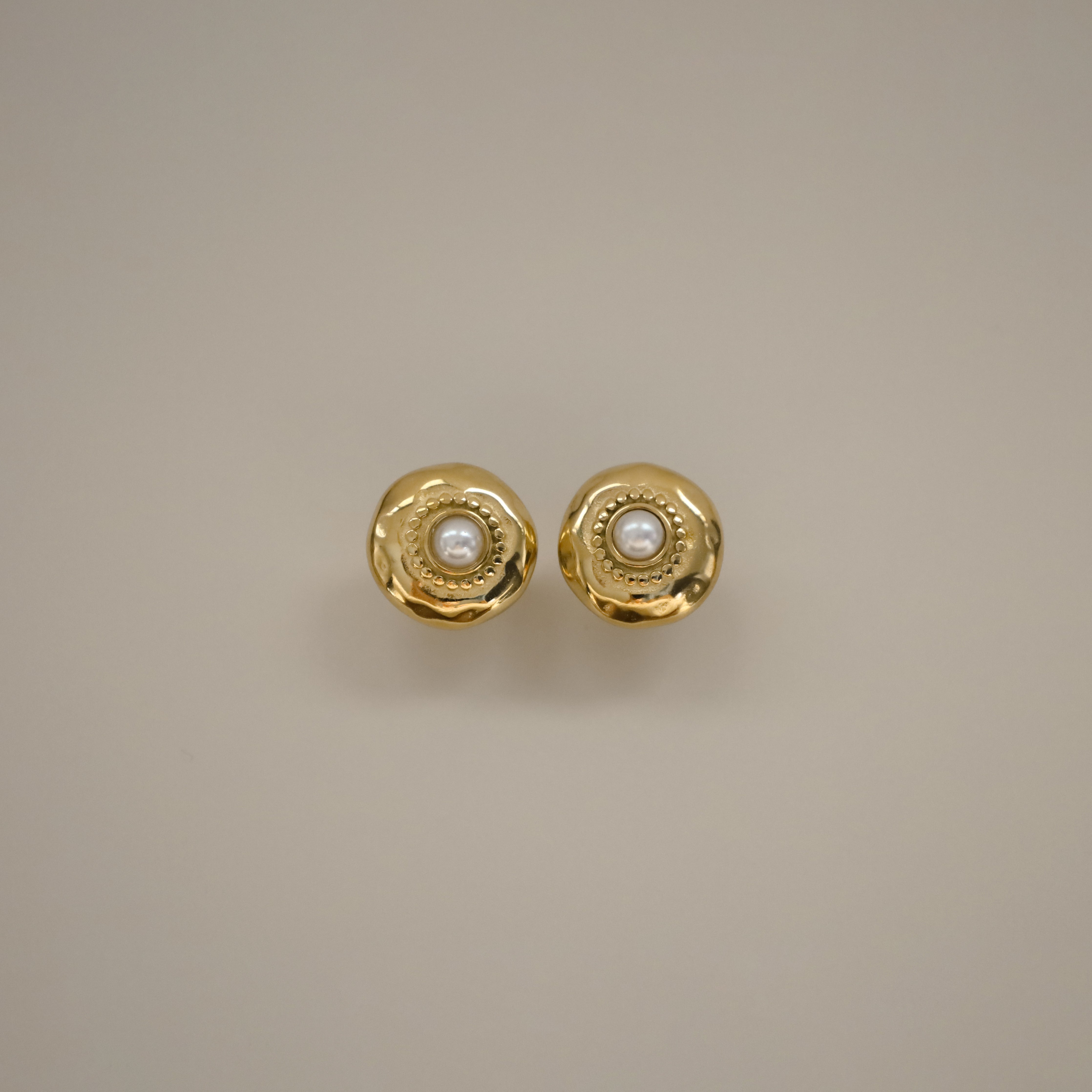 edelle earrings, gold stud earrings with hammered finish and pearl center