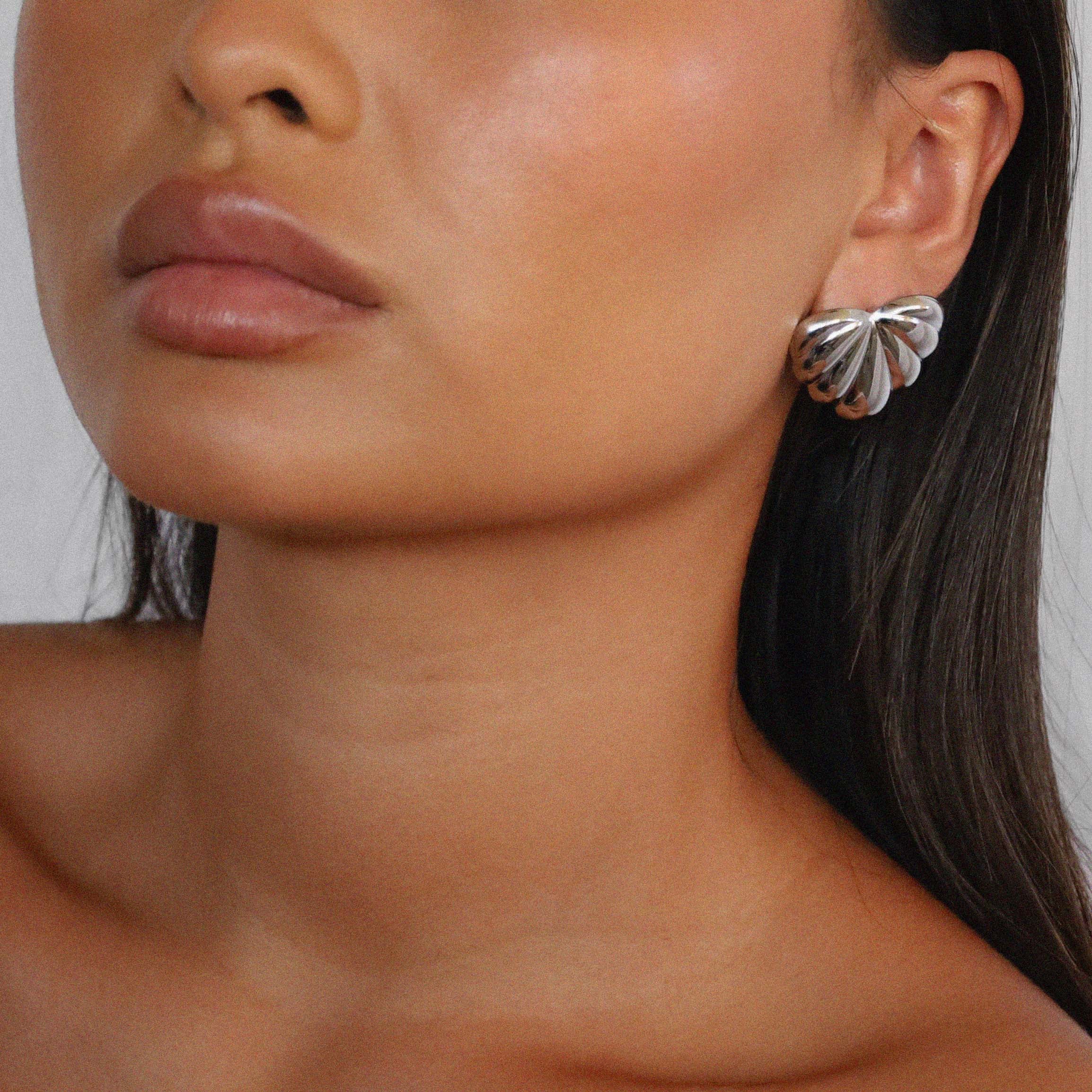 elisma earrings, silver heart-shaped design and thick ribbed detailing