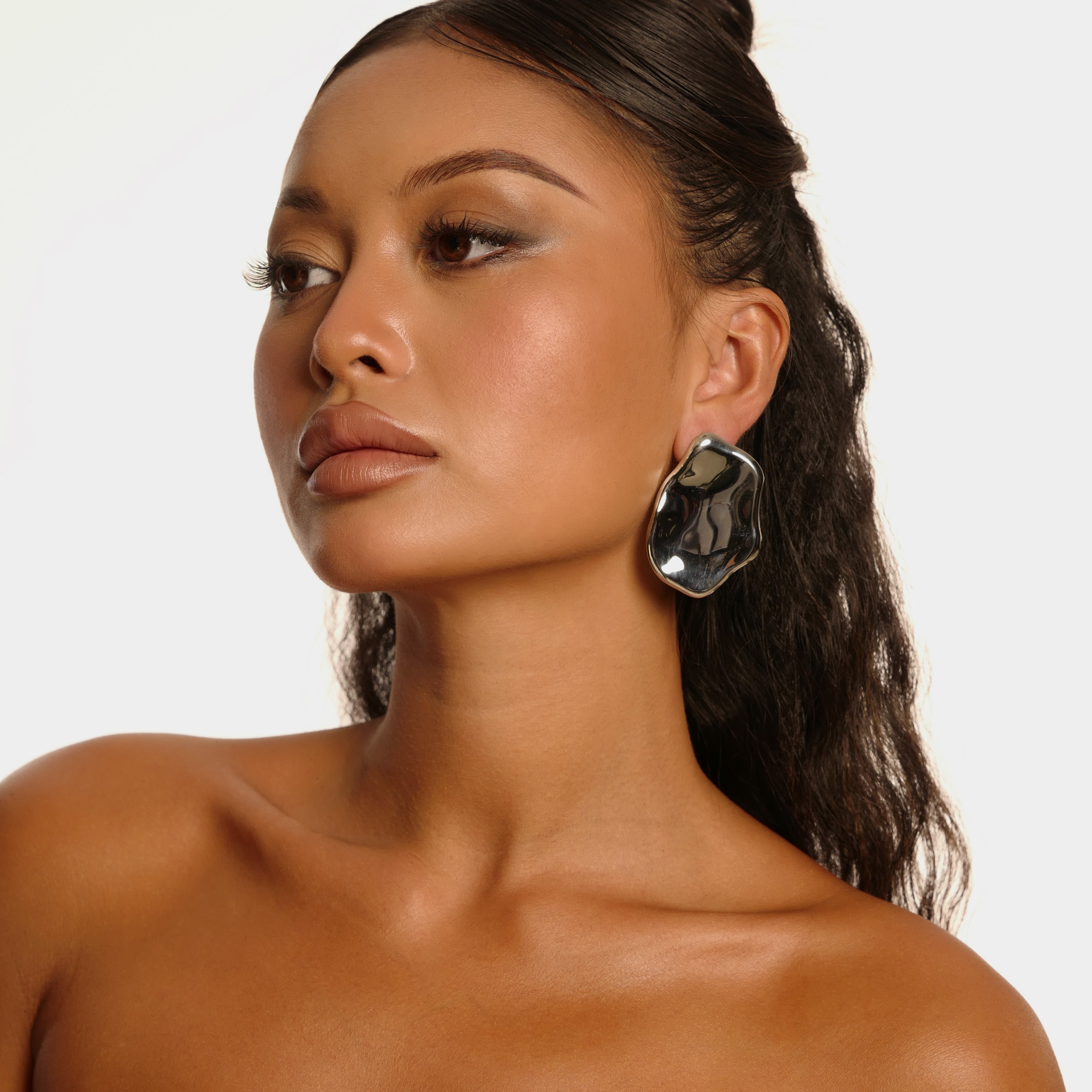 earrings-model-verrmae.jpgWoman wearing rhodium PVD plated silver earrings - Enaia - Verrmae Australia