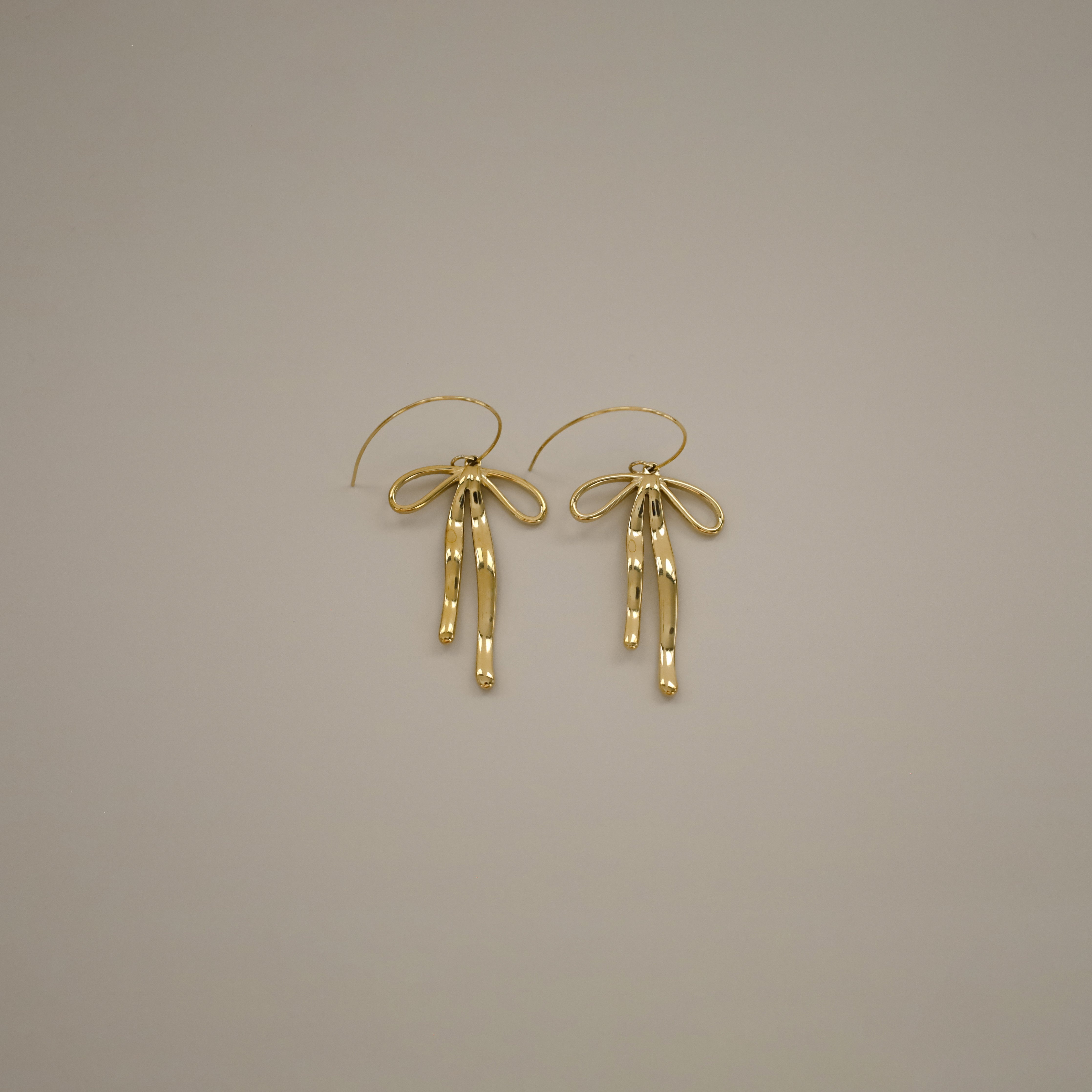 erkinne gold earrings, delicate bow design with dangling ribbons