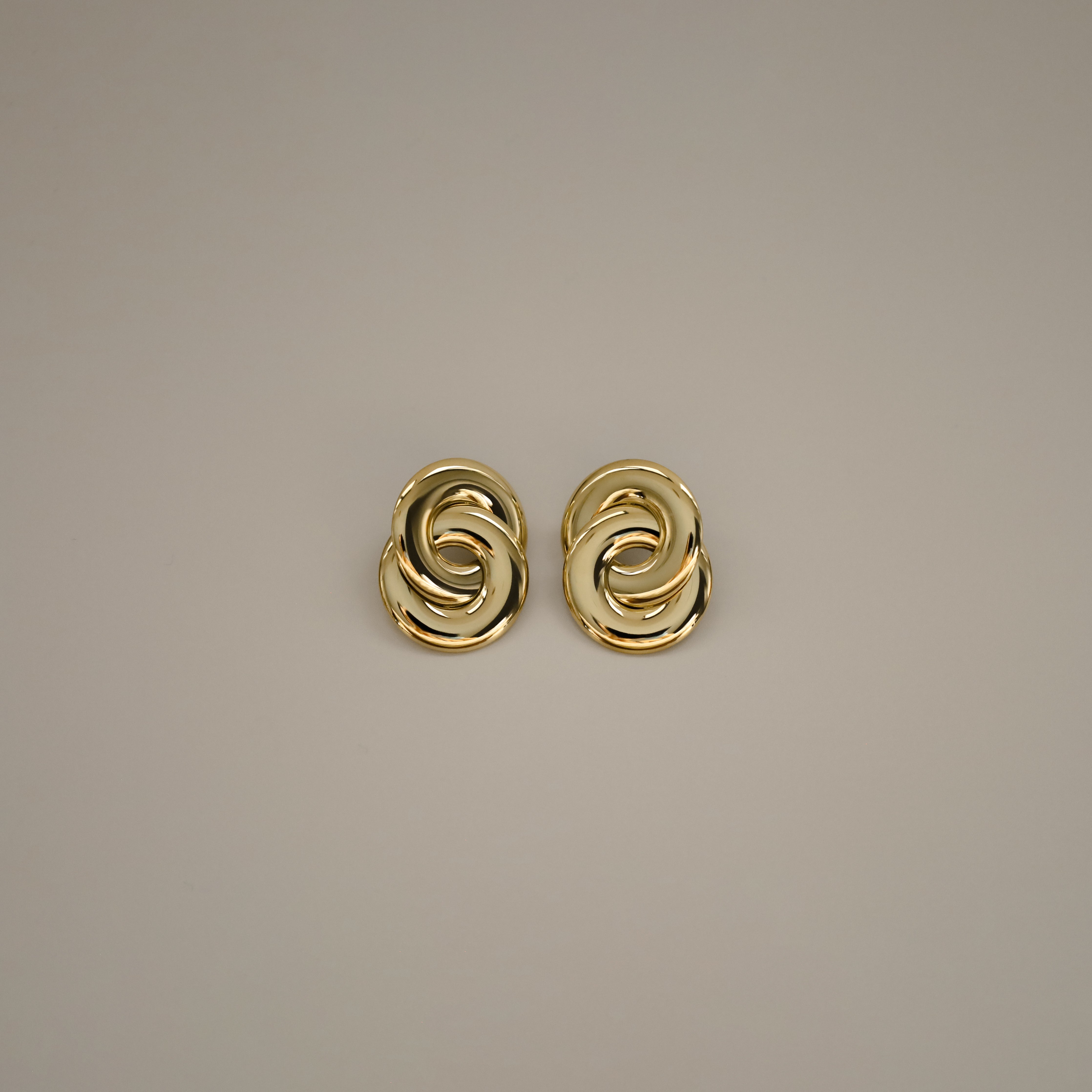 erlai earrings, smooth gold earrings with two circles interlocking a
