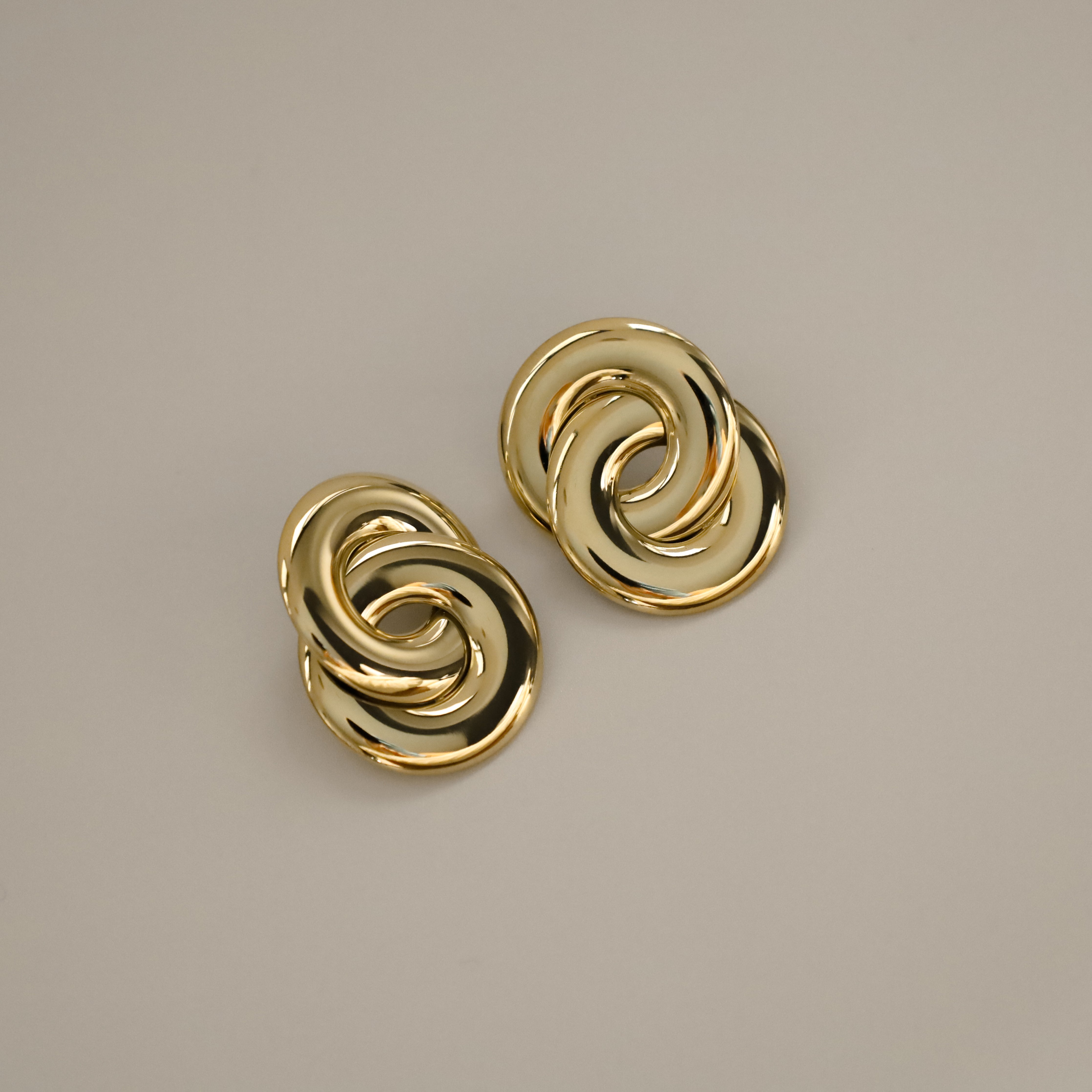 erlai earrings, smooth gold earrings with two circles interlocking a